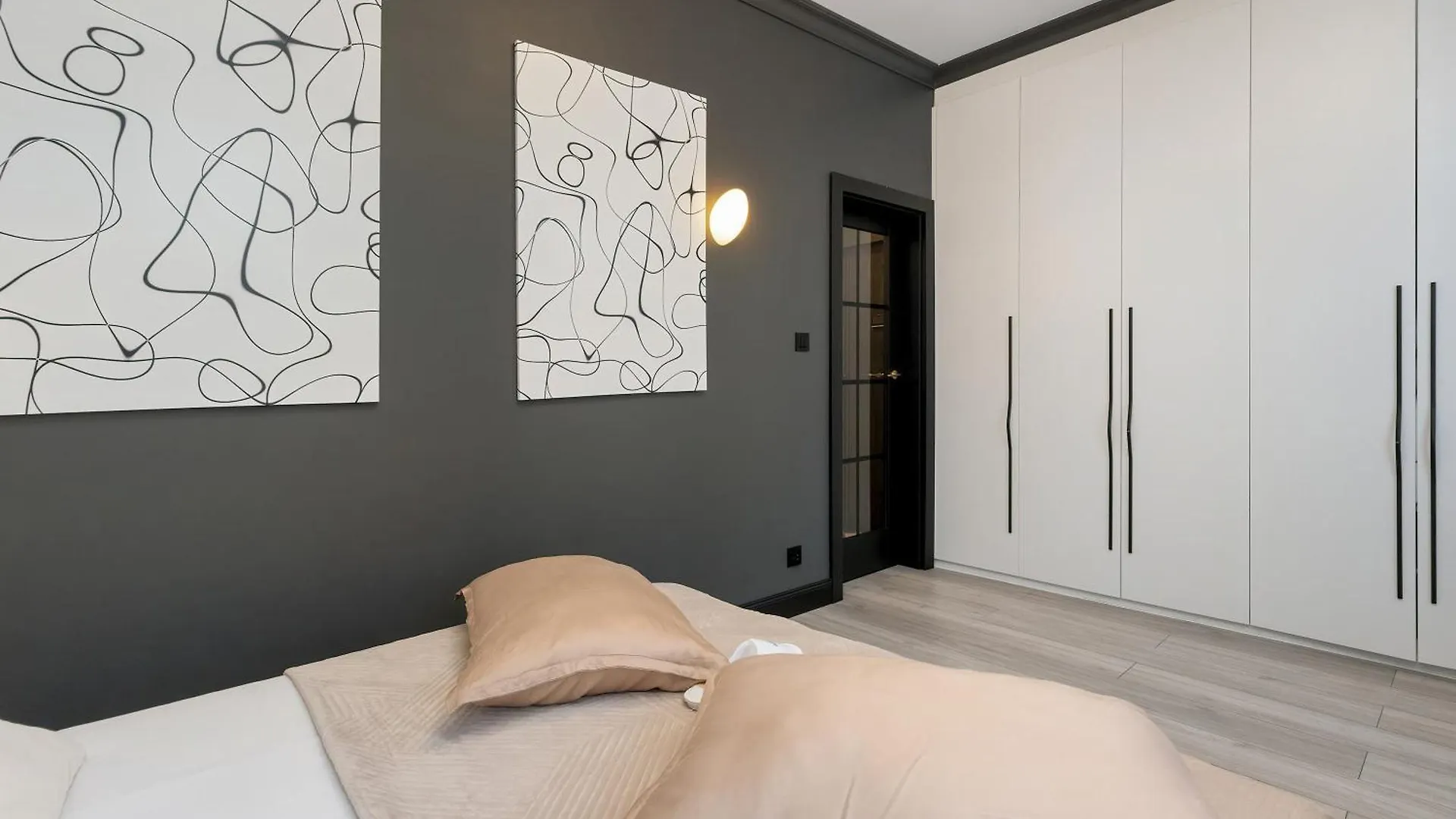 Luksusowy Apartament W Gdansku Przy Motlawie I Rynku Z Biurkiem Do Pracy Zdalnej By Noclegi Renters 0*, Gdansk Poland
